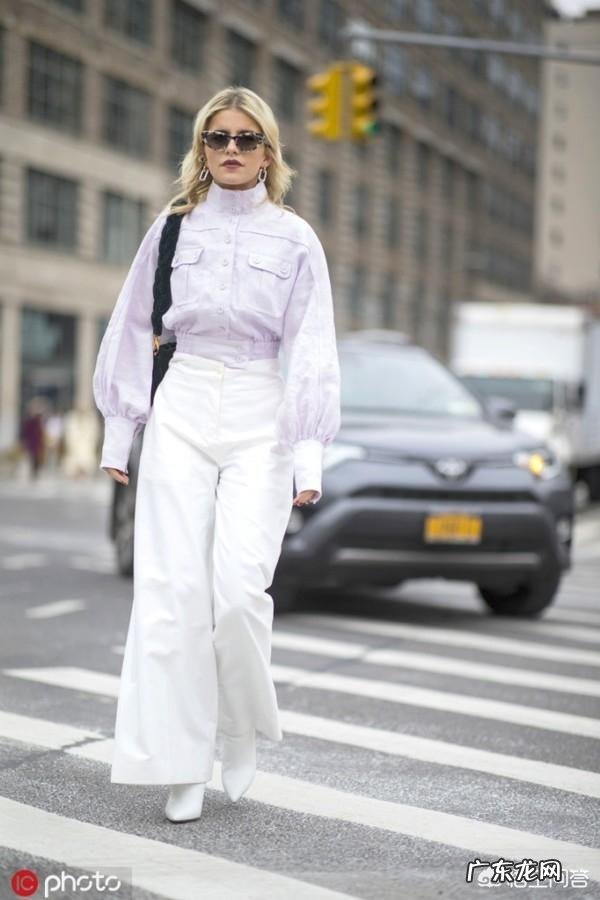 白色裤子很适合春夏季节,有哪些日常搭配实用又时尚?