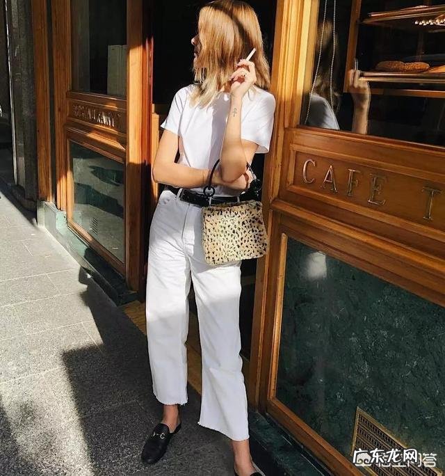 白色裤子很适合春夏季节,有哪些日常搭配实用又时尚?