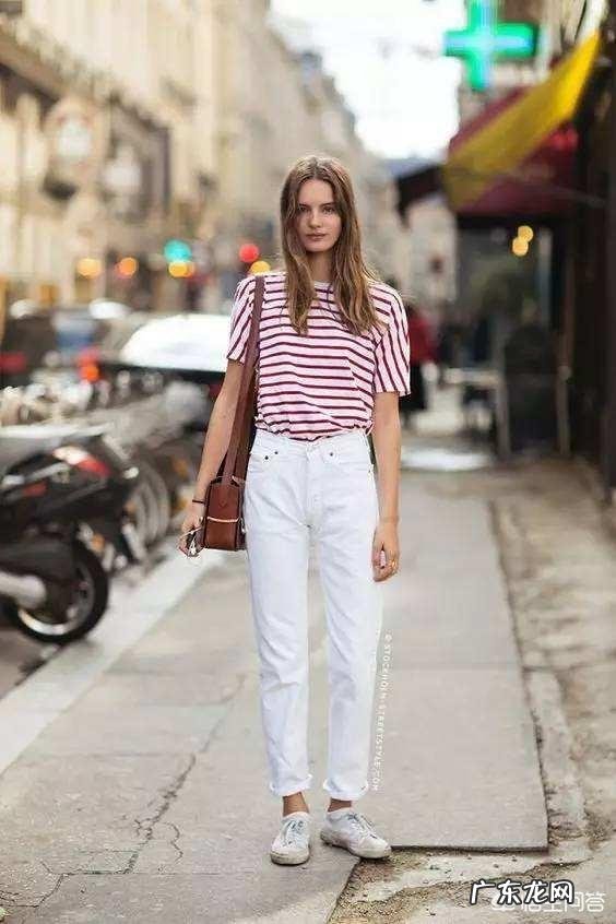 白色裤子很适合春夏季节,有哪些日常搭配实用又时尚?