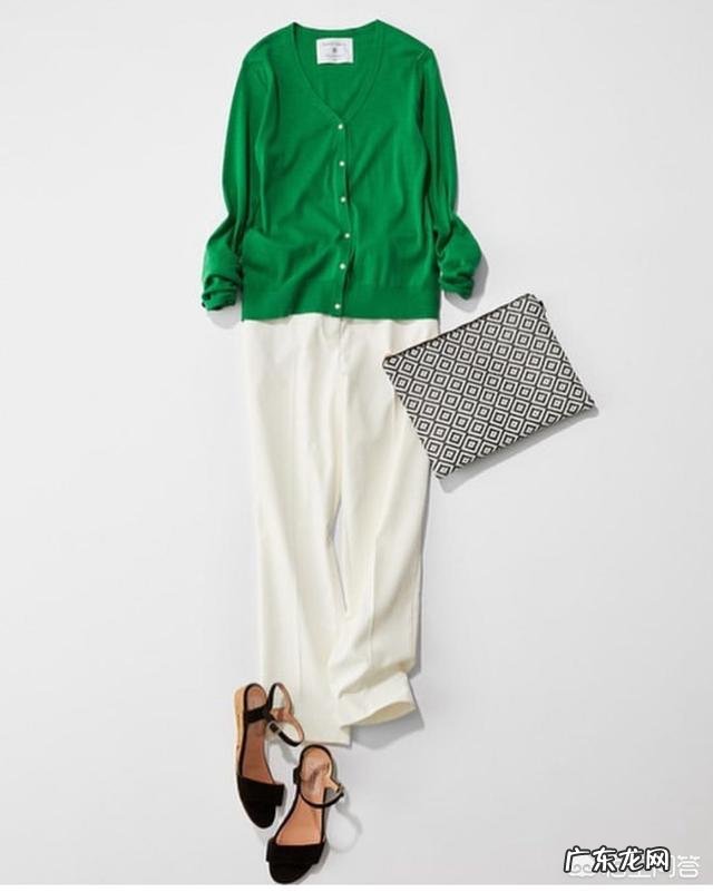 白色裤子很适合春夏季节,有哪些日常搭配实用又时尚?