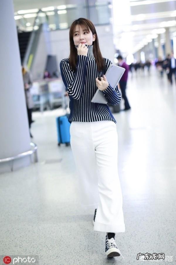 白色裤子很适合春夏季节,有哪些日常搭配实用又时尚?