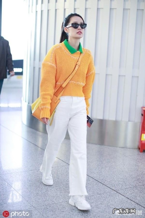 白色裤子很适合春夏季节,有哪些日常搭配实用又时尚?