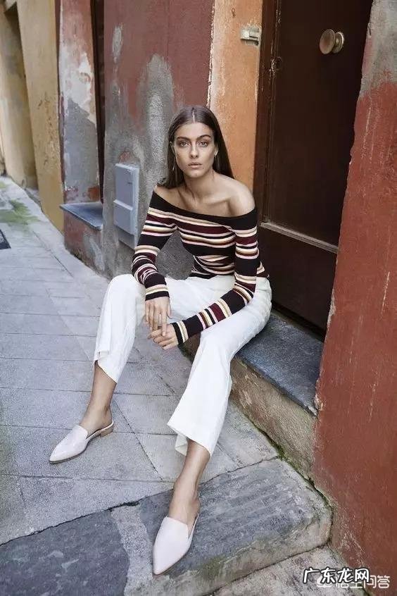 白色裤子很适合春夏季节,有哪些日常搭配实用又时尚?