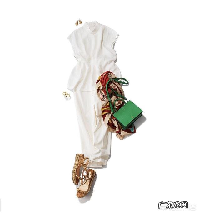 白色裤子很适合春夏季节,有哪些日常搭配实用又时尚?