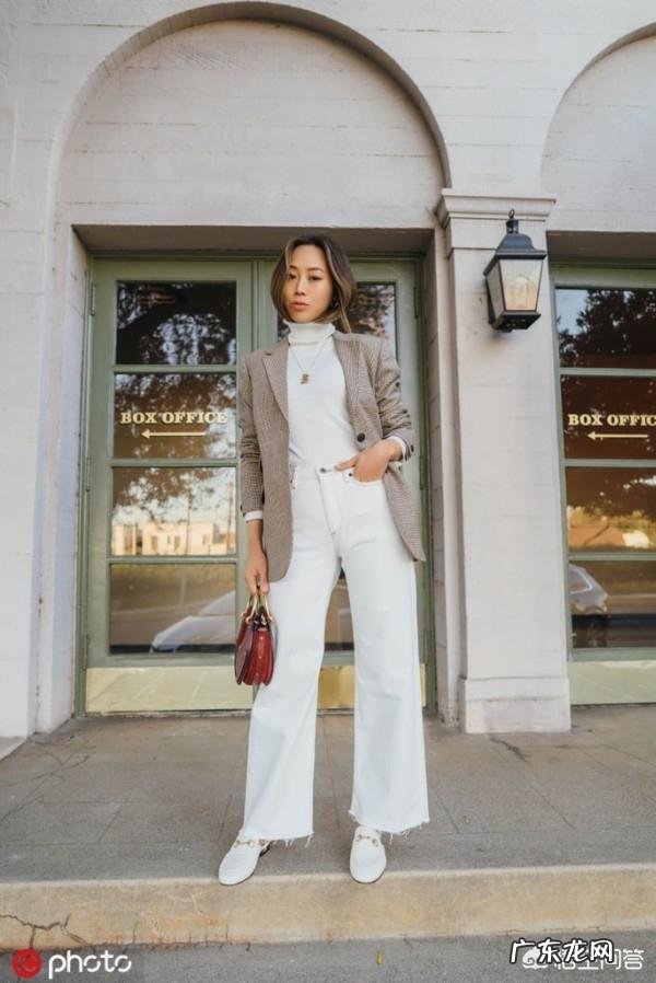 白色裤子很适合春夏季节,有哪些日常搭配实用又时尚?