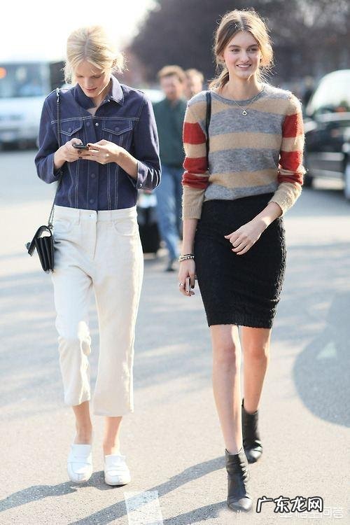 白色裤子很适合春夏季节,有哪些日常搭配实用又时尚?