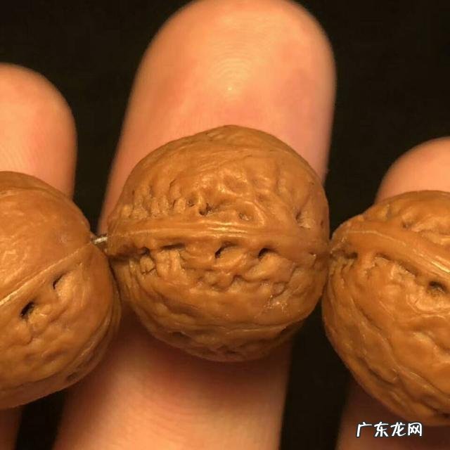 小核桃手串怎么盘?