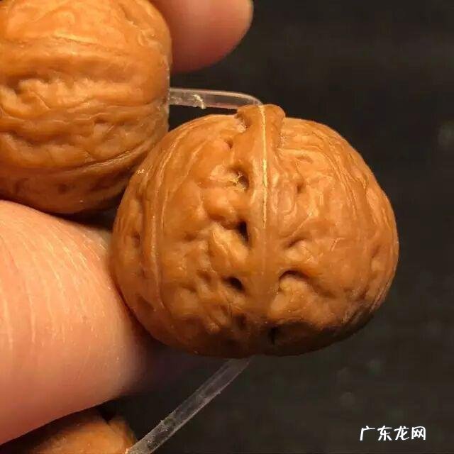 小核桃手串怎么盘?