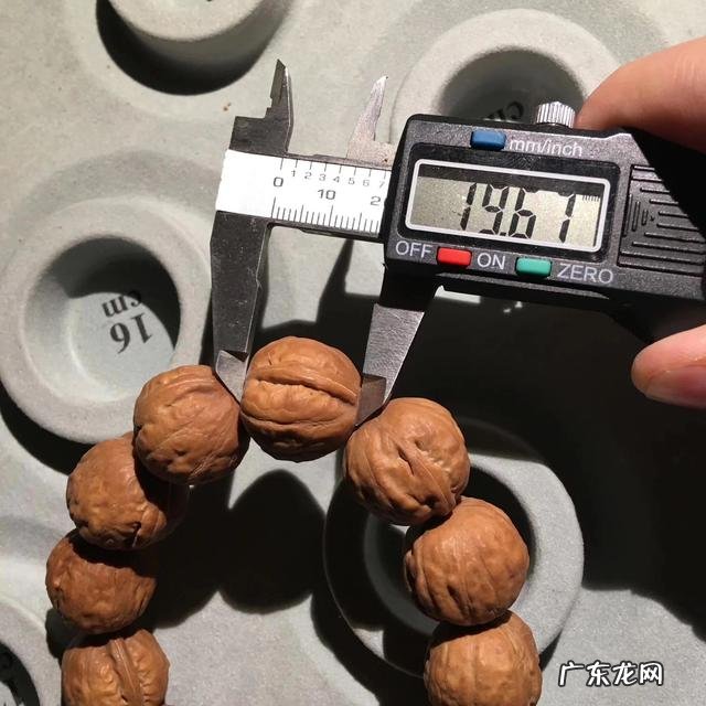 小核桃手串怎么盘?