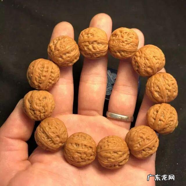 小核桃手串怎么盘?