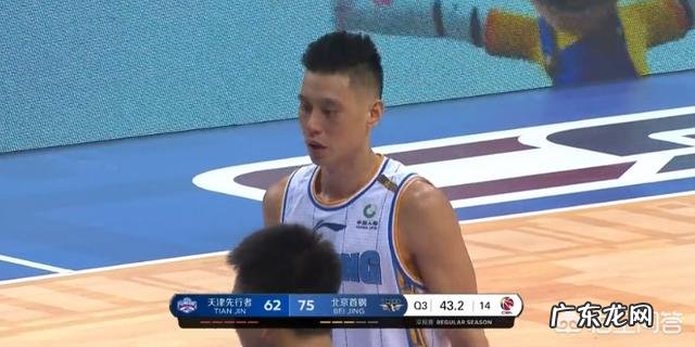 林书豪不仅表示每投进一个三分捐3000,而且赛后手握手送出首秀战靴,你怎么看?