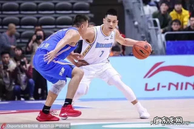 林书豪不仅表示每投进一个三分捐3000,而且赛后手握手送出首秀战靴,你怎么看?