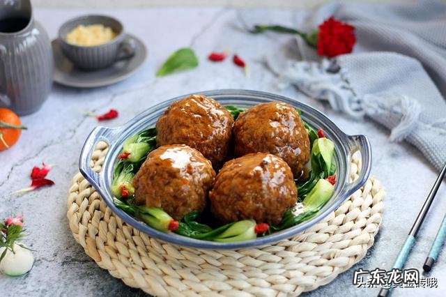 饭店的四喜丸子是怎么做的?软烂鲜香的那种做法?
