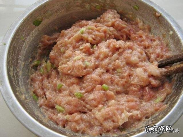 饭店的四喜丸子是怎么做的?软烂鲜香的那种做法?
