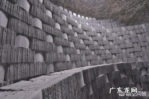 农村人过去用来建房子用的青砖青瓦到底是什么泥巴制作的,烧制过程与红砖有什么不同?