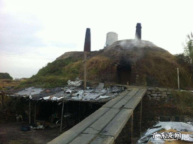 农村人过去用来建房子用的青砖青瓦到底是什么泥巴制作的,烧制过程与红砖有什么不同?