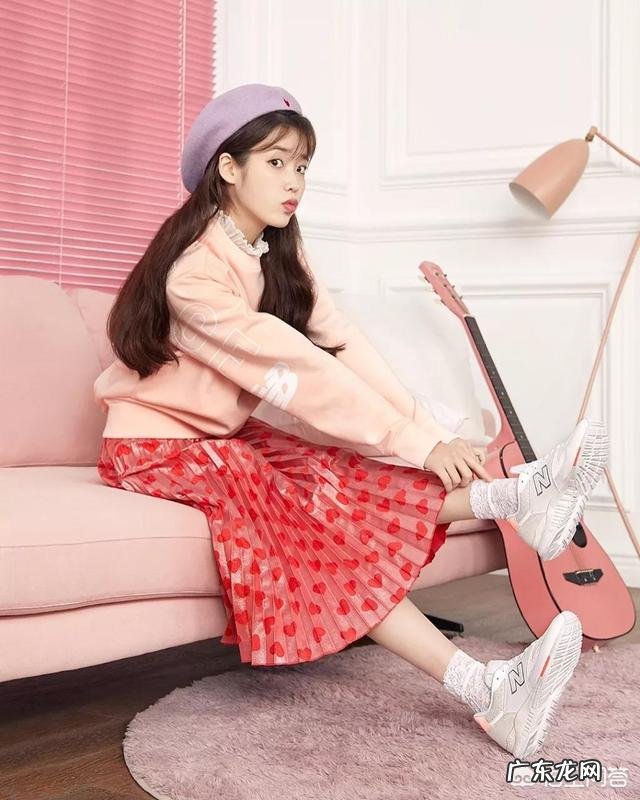 宽松长袖T恤有哪些好看的搭配方式呢?