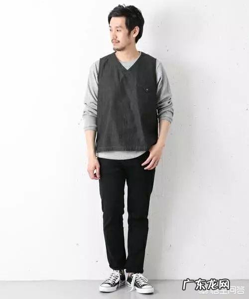 宽松长袖T恤有哪些好看的搭配方式呢?