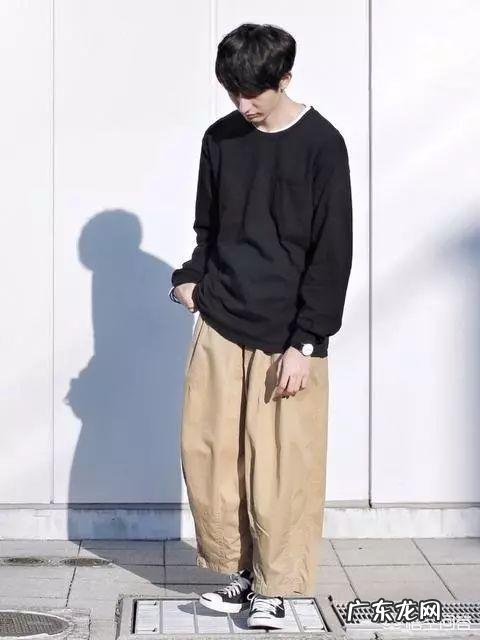 宽松长袖T恤有哪些好看的搭配方式呢?