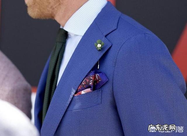 穿西服 领带和胸针能同时戴吗?