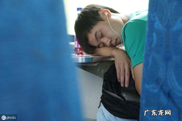 网恋后一直走不出来怎么办?重点是根本没有见过面?需要被骂醒!谢谢?