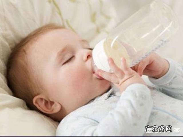 宝宝七个月了进期老睡不实，到晚上睡觉不知翻动多少回，怎么了呢？