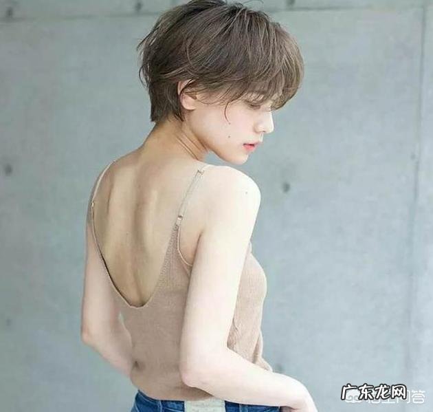 为什么很多女大学生喜欢剪短发?