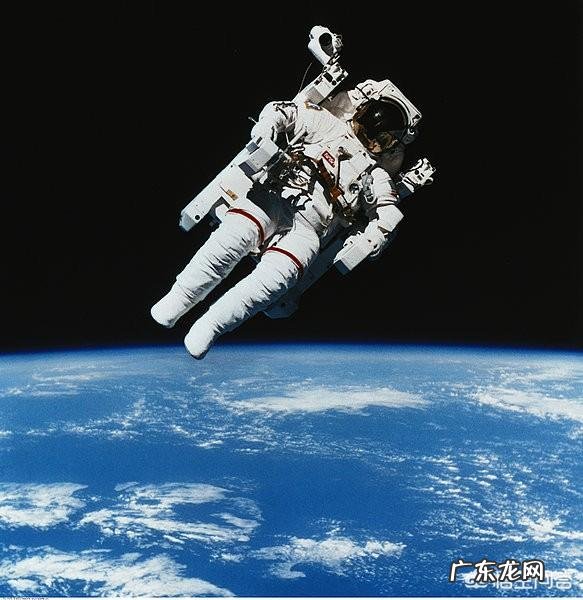 航天器喷射产生推力是不是代表真空不空?