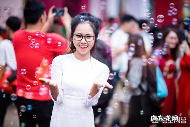 怎样才能把女生拍出清纯的感觉?