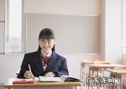 小学让孩子们千篇一律写规范字对吗?