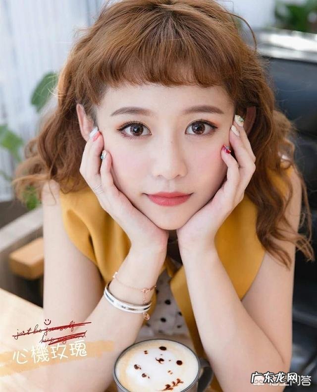 三十五岁,圆脸、头发多、额头高的人适合什么发型?