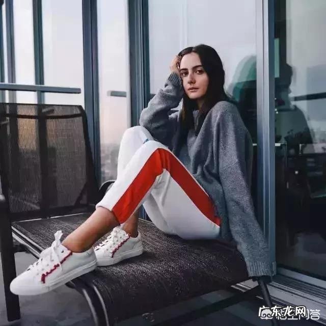 小白鞋怎么搭配时髦?