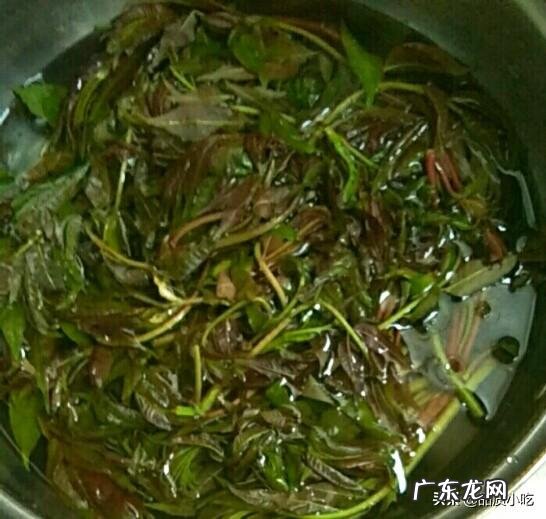 香椿炒鸡蛋是先放鸡蛋还是先放香椿?为什么?