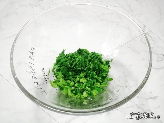 香椿炒鸡蛋是先放鸡蛋还是先放香椿?为什么?