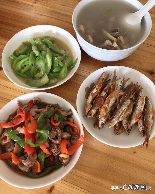 请问大家一般一日三餐都吃什么?想听听大家的菜谱?