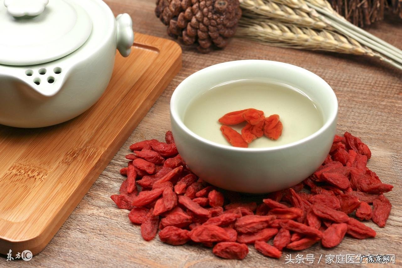 枸杞子泡水一次多少粒一天多少次 枸杞子泡水喝壮阳吗多长时间见效呢