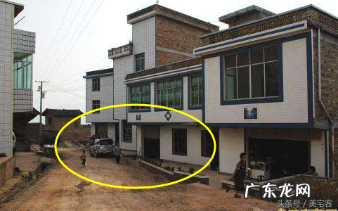农村大门万万不能朝这4处开,一旦犯了忌讳,只会越住越穷 房子风水面朝公路