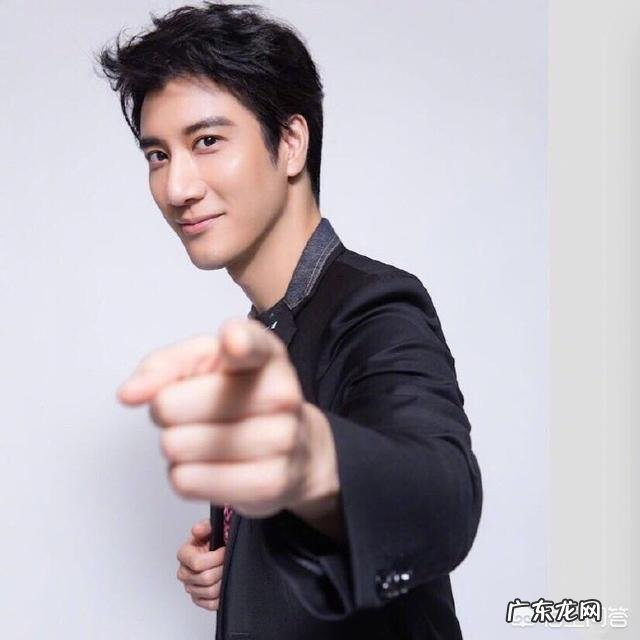 脸型瘦、长发量较多的男生适合留短发还是长发?有什么好的建议和推荐吗?