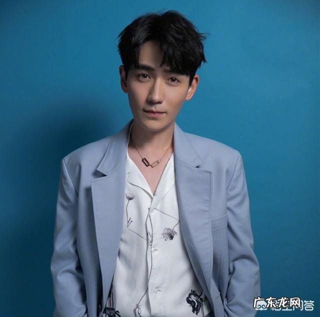 脸型瘦、长发量较多的男生适合留短发还是长发?有什么好的建议和推荐吗?