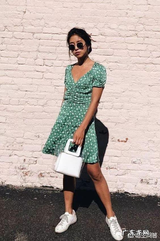 连衣裙可以搭配小白鞋吗?如何搭配比较好?