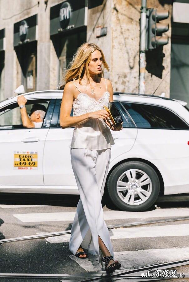 炎热的夏天来了，穿吊带背心的越来越多，要怎么搭配才好看呢？