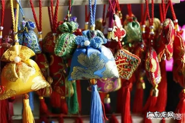 你知道端午节的由来吗?说说你那儿怎么过端午节的?