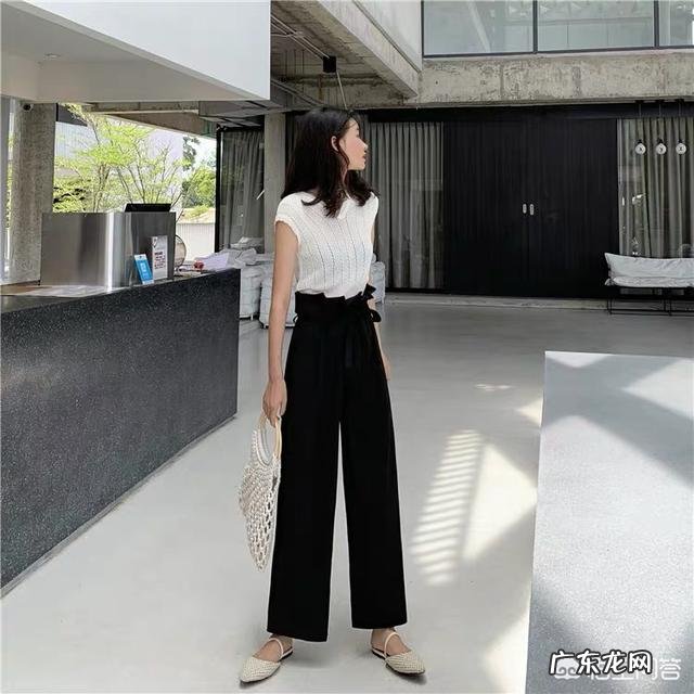 秋装的纸袋裤怎样搭配更显时尚气质?