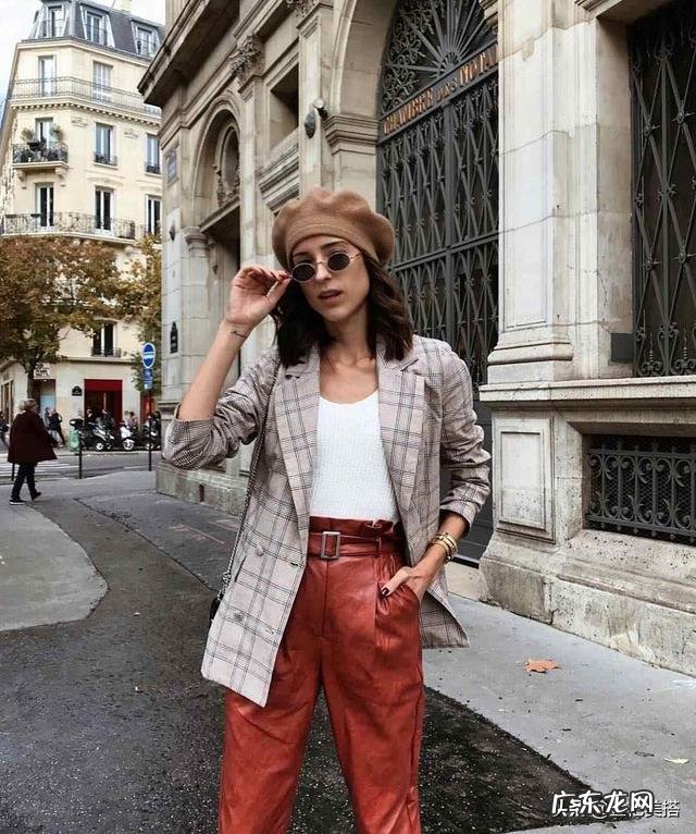 秋装的纸袋裤怎样搭配更显时尚气质?