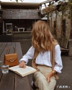 精致的女人是不是每天都换一套衣服，一周穿七套衣服不重样？