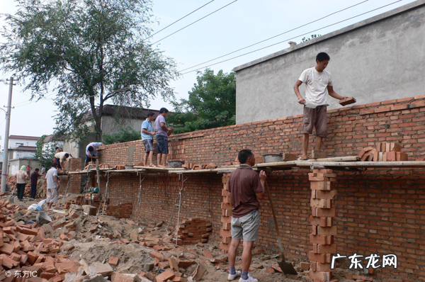 自家盖房子,工人受伤,这种情况下房主不用赔? 给自己家盖房子工人受伤了