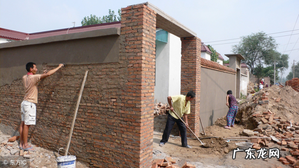 自家盖房子,工人受伤,这种情况下房主不用赔? 给自己家盖房子工人受伤了