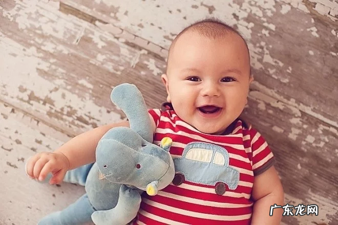 婴儿4个月的睡眠和母亲应该知道的问题 四个月婴儿一天睡几个小时正常