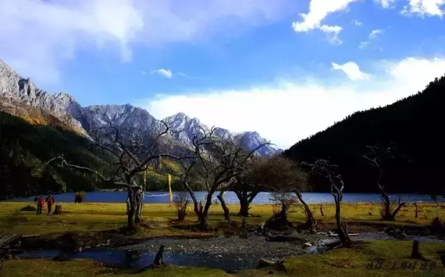 川西莲花湖风景区 甘孜州莲花湖在哪里