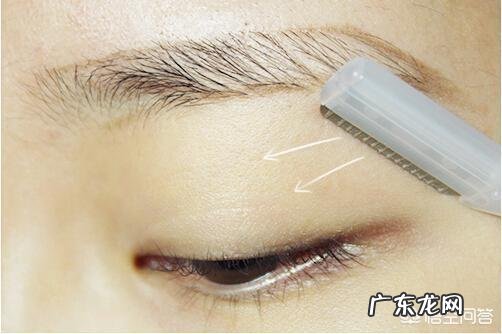 用眉粉、眉笔和眉胶画眉时，应该如何做选择？